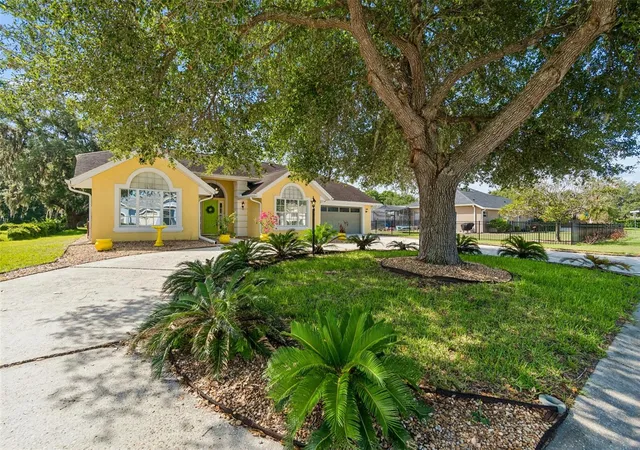 3rd image of 12728 Flamingo Pkwy, Spring Hill, FL 34610 | MLS# W7886746