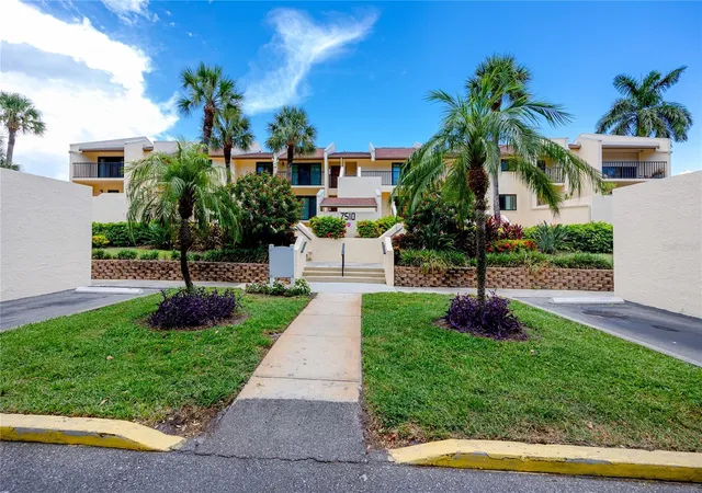 Listing Photo 1 - Condo for sale in building located at 7510 Sunshine Skyway Ln S, St. Petersburg, FL 33711 - Unit #P4