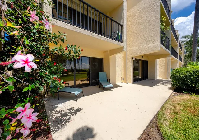 Listing Photo 5 - Condo for sale in building located at 7510 Sunshine Skyway Ln S, St. Petersburg, FL 33711 - Unit #P4
