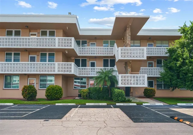 1st image of 5095 Bay St Ne, ST PETERSBURG, FL 33703
