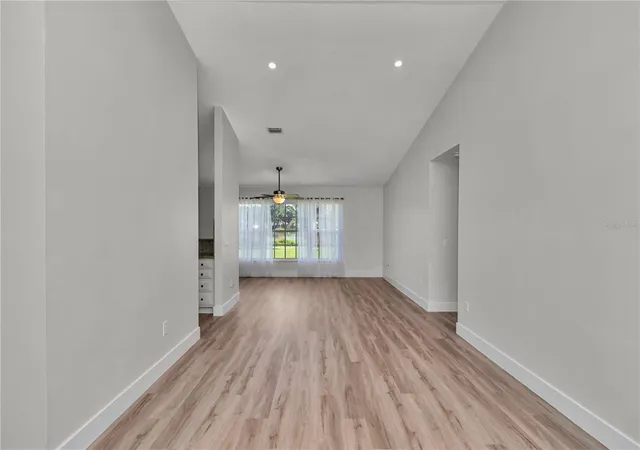 Photo 4 of Single family home for sale at 5 Hickory Loop, Ocala, FL 34472 | MLS# R4911458 | Listing updated on 2026-10-22