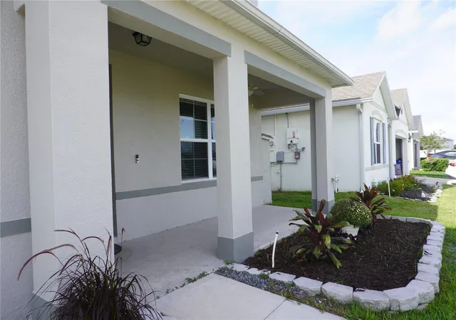 Photo 2 of Single family home for sale at 323 Harbour Way, Mulberry, FL 33860 | MLS# S5151964 | Listing updated on 2026-09-24