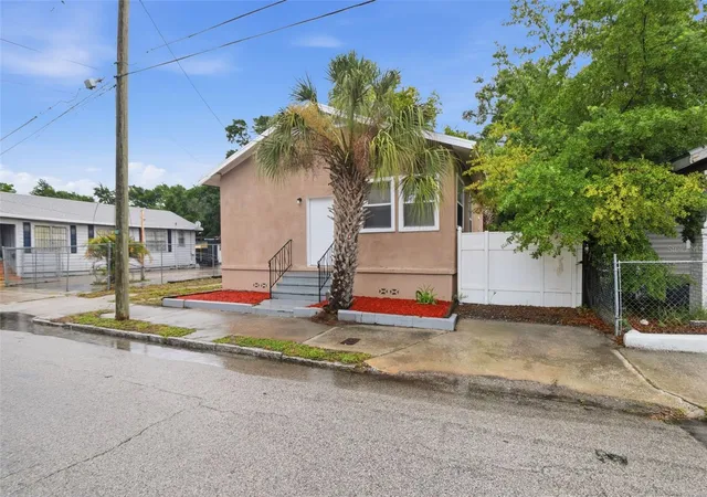 Photo 3 of Single family home for sale at 3107 N 16th Street, Tampa, FL 33605 | MLS# O6417110 | Listing updated on 2026-10-20