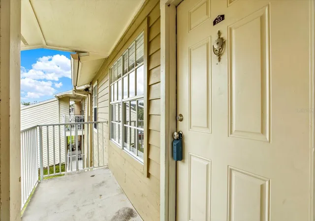 2nd image of 308 Lake Parsons Grn #203, Brandon, FL 33511 | MLS# TB8519584