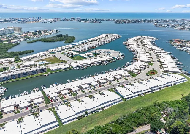 Listing Photo 2 - Condo for sale in building located at 215 Boca Ciega Pt Blvd N, Saint Petersburg, FL 33708 - Unit #3