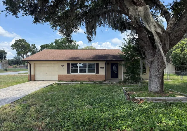 Homes for sale in Lake Panasoffkee, FL | 1244 County Road 437, Lake Panasoffkee, FL 33538 | MLS# G5113843
