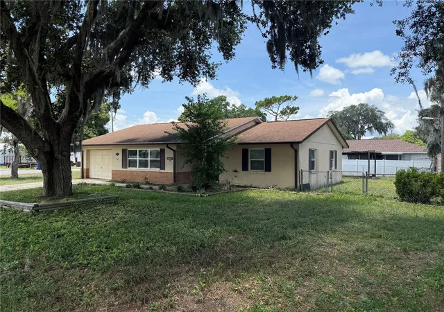 Homes for sale in Lake Panasoffkee, FL | 1244 County Road 437, Lake Panasoffkee, FL 33538 | MLS# G5113843