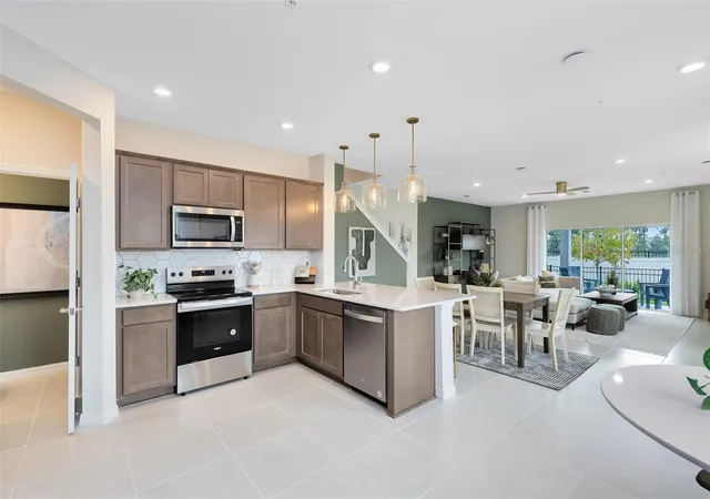 4th image of 3242 Pondside Way, Sanford, FL 32773 | MLS# O6417136