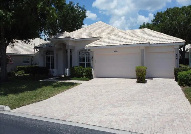 Photo 2 of Single family home for sale at 3916 Scarborough Ct, Clermont, FL 34711 | MLS# G5113844 | Listing updated on 2026-06-19