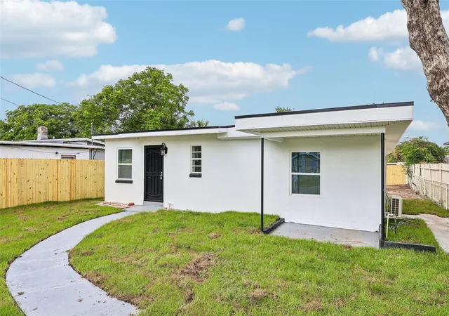 Photo 2 of Single family home for sale at 918 Ferndell Rd, Orlando, FL 32808 | MLS# O6417143 | Listing updated on 2026-08-27