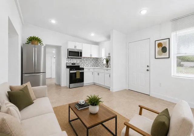 Photo 3 of Single family home for sale at 918 Ferndell Rd, Orlando, FL 32808 | MLS# O6417143 | Listing updated on 2026-08-27