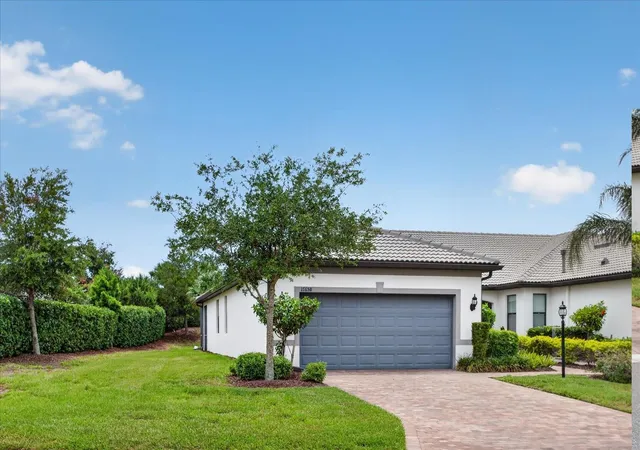 Photo 3 of House for sale at 17658 Camden Dr, Bradenton, FL 34202 | MLS# A4697157 | Listing updated on 2026-06-20