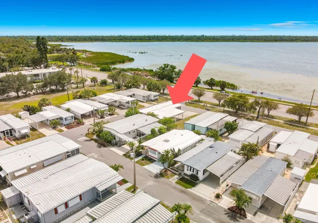 Photo 1 of Manufactured home for sale at 800 32nd Avenue S #727, Saint Petersburg, FL 33705 | MLS# S5151972 | Listing updated on 2026-10-09