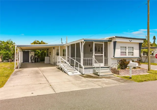 Photo 2 of Manufactured home for sale at 800 32nd Avenue S #727, Saint Petersburg, FL 33705 | MLS# S5151972 | Listing updated on 2026-10-09