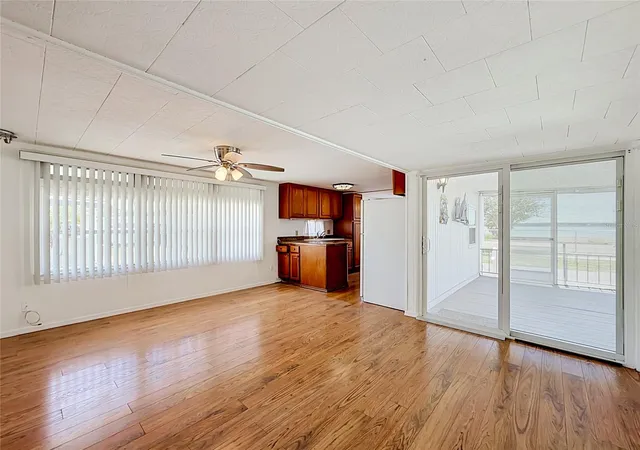 Photo 3 of Manufactured home for sale at 800 32nd Avenue S #727, Saint Petersburg, FL 33705 | MLS# S5151972 | Listing updated on 2026-10-09