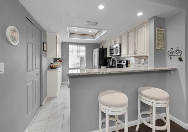 Listing Photo 5 - Condo for sale in building located at 110 Cypress Ct, OLDSMAR, FL 34677 - Unit #3-82