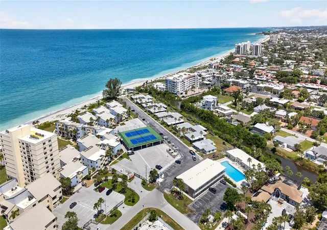 1st image of 908 Villas Dr #10, Venice, FL 34285 | MLS# A4697166