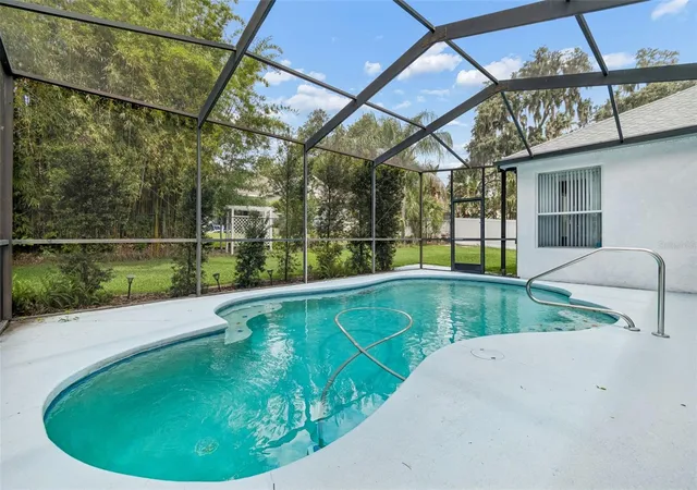 2nd image of 2005 Wexford Green Dr, Valrico, FL 33594 | MLS# TB8519641