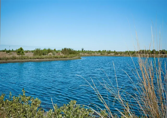 2nd image of 507 Lakeside Dr, BRADENTON, FL 34210