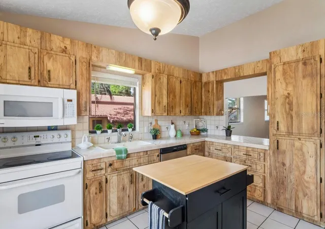 Listing Photo 3 - Condo for sale in building located at 8550 Shadblow Ct, Port Richey, FL 34668 - Unit #6