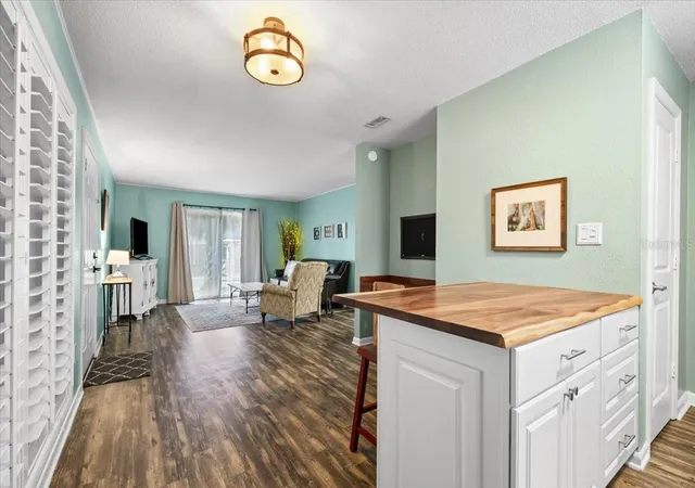 Homes for sale in Gainesville, FL | 507 Nw 39Th Rd #110, Gainesville, FL 32607 | MLS# GC541239