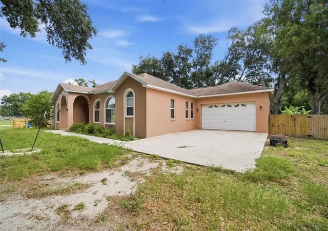 Photo 4 of Single family home for sale at 6611 W Knights Griffin Rd, Plant City, FL 33565 | MLS# TB8519676 | Listing updated on 2026-08-05