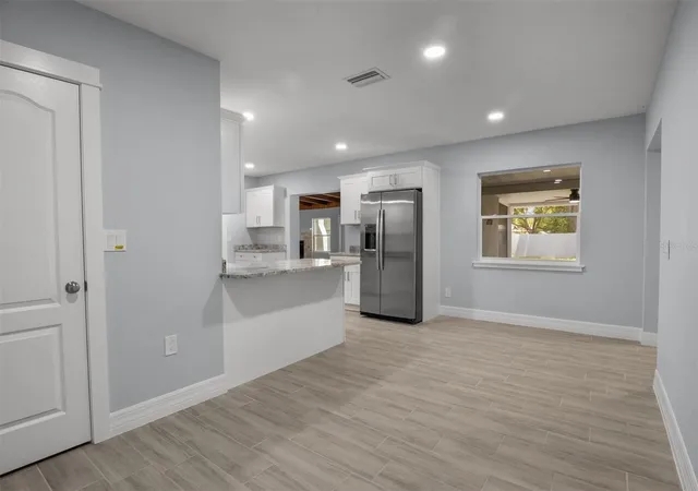 Photo 4 of Sale Pending at 3945 Chart Prine Rd, Lakeland, FL 33810 | MLS# L4962787 | Listing updated on 2026-10-28