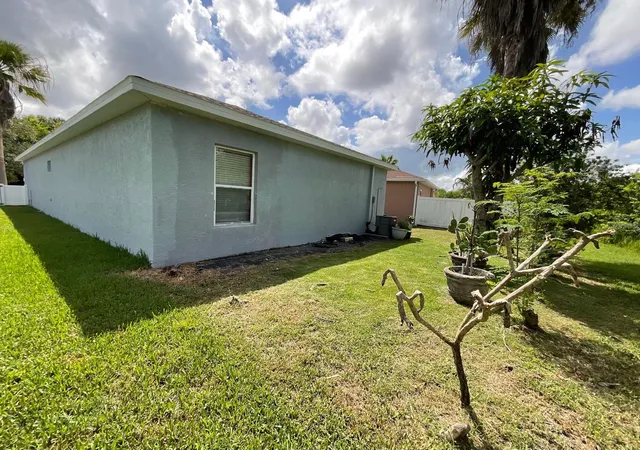 Homes for sale in Palmetto, FL | 3047 27th Ct E, Palmetto, FL 34221 | MLS# OM726726