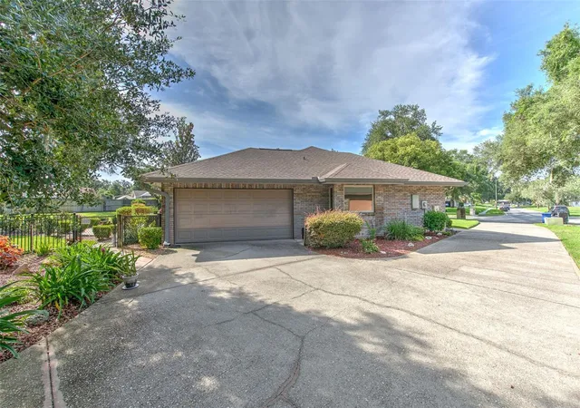 2nd image of 2102 Whitlock Pl, Dover, FL 33527 | MLS# TB8519690