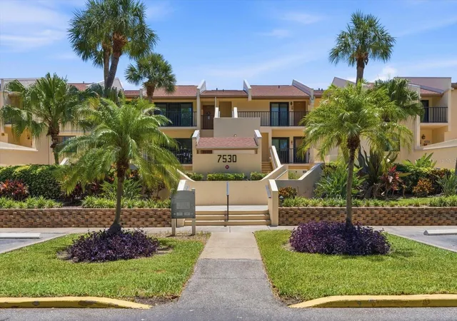 Photo 3 of Condo for sale at 7530 Sunshine Skyway Ln S #T30, Saint Petersburg, FL 33711 | MLS# TB8519693 | Listing updated on 2026-09-03
