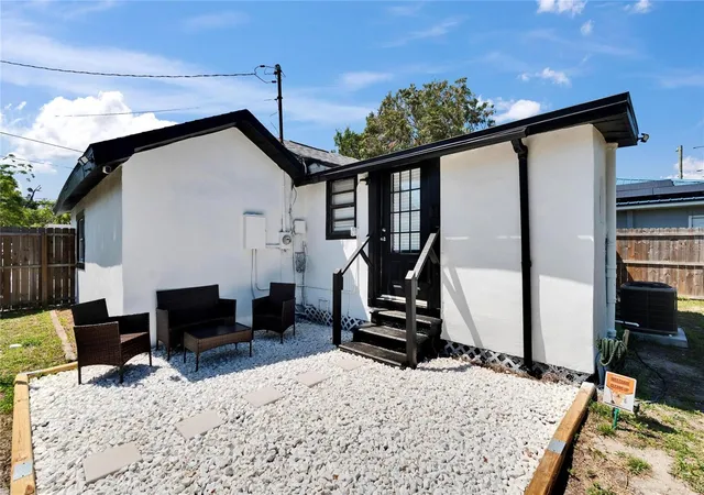 3rd image of 1138 Howard St, Clearwater, FL 33756 | MLS# TB8519708
