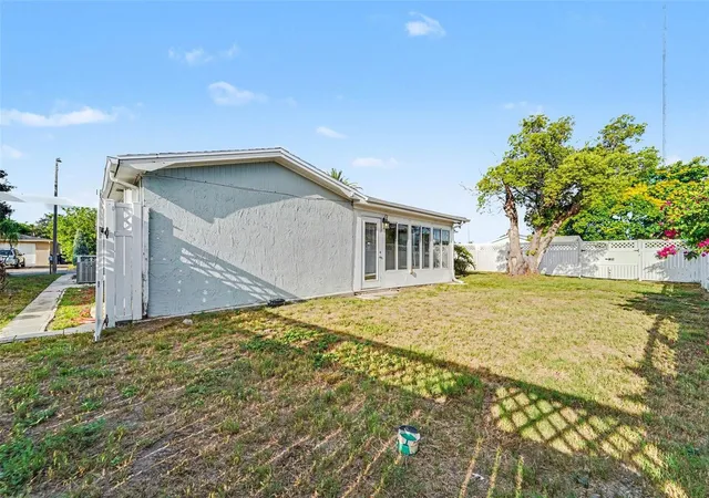 15th image of 3207 Salisbury Dr, Holiday, FL 34691 | MLS# O6417244