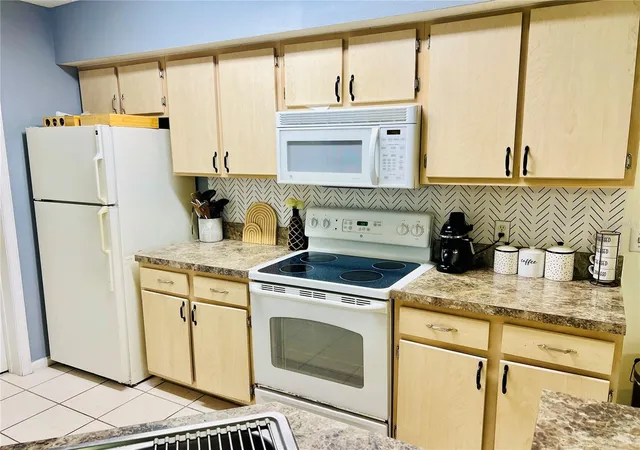 4th image of 737 Crest Pines Dr, Orlando, FL 32828