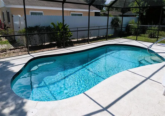Photo 2 of Single family home for sale at 5350 Castleman Dr, Sarasota, FL 34232 | MLS# A4697183 | Listing updated on 2026-08-31