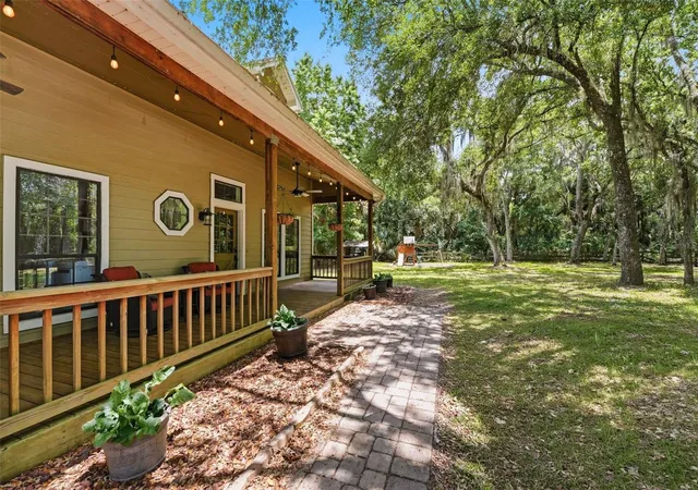 Photo 4 of Single family home for sale at 381 N Jungle Rd, Geneva, FL 32732 | MLS# V4949688 | Listing updated on 2026-10-02