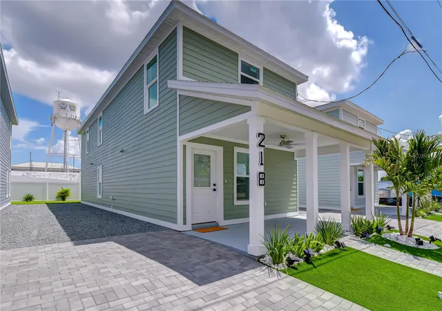 Photo 2 of Single family home for sale at 218 8th Avenue Dr W, Bradenton, FL 34205 | MLS# TB8519757 | Listing updated on 2026-08-11