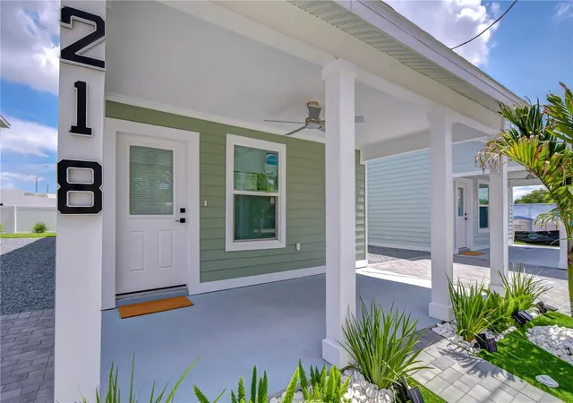 Photo 3 of Single family home for sale at 218 8th Avenue Dr W, Bradenton, FL 34205 | MLS# TB8519757 | Listing updated on 2026-08-11
