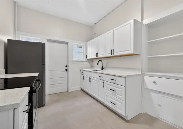 Photo 4 of House for sale at 633 7th Avenue N, Saint Petersburg, FL 33701 | MLS# A4697197 | Listing updated on 2026-07-14