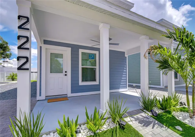 Photo 3 of Single family home for sale at 222 8th Avenue Dr W, Bradenton, FL 34205 | MLS# TB8519760 | Listing updated on 2026-08-11