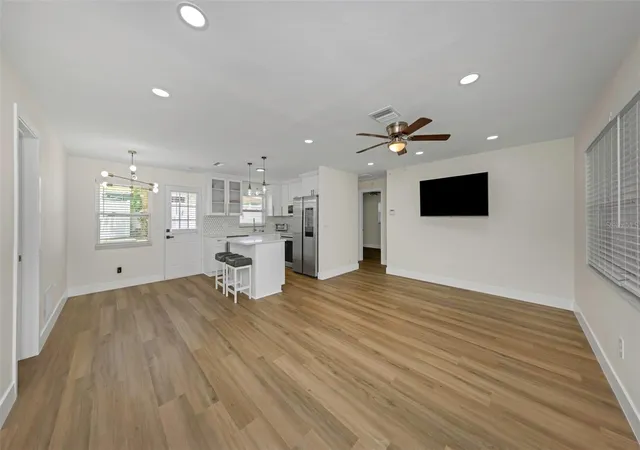 3rd image of 1806 Vancouver Dr, Clearwater, FL 33756 | MLS# TB8519780