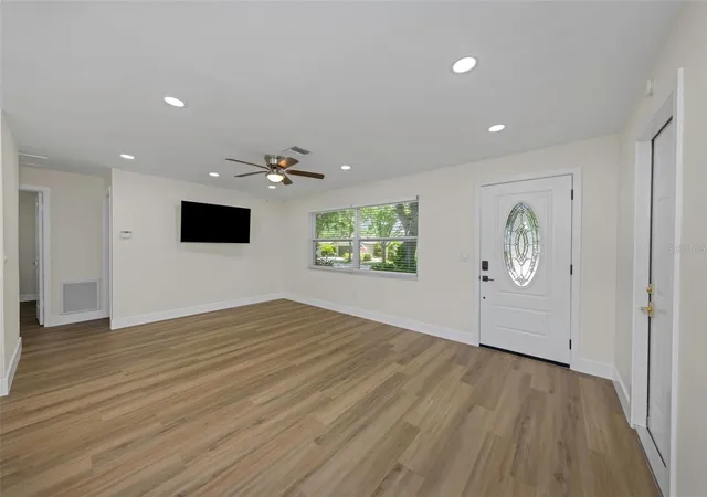 5th image of 1806 Vancouver Dr, Clearwater, FL 33756 | MLS# TB8519780