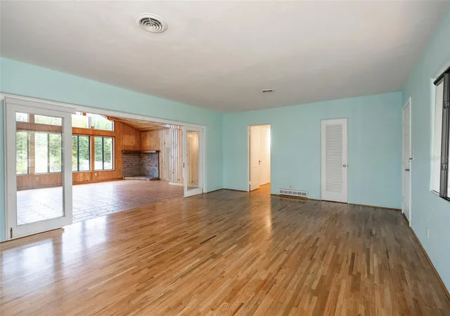 Photo 4 of Single family home for sale at 1460 N Peninsula Dr, Daytona Beach, FL 32118 | MLS# FC319309 | Listing updated on 2026-08-17