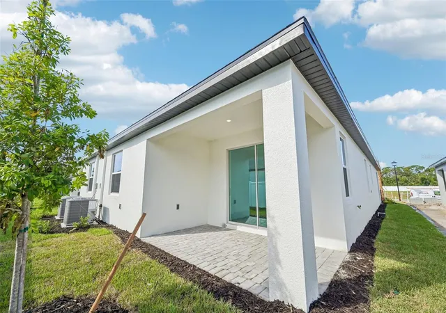 Photo 2 of Sale Pending at 9026 Leeward Dr, Palmetto, FL 34221 | MLS# R4911466 | Listing updated on 2026-10-06
