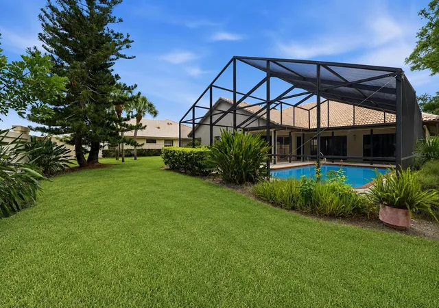 31st image of 215 Carriage House Ln #215, Nokomis, FL 34275 | MLS# A4697212