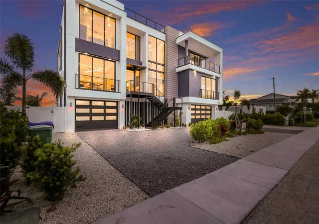 2nd image of 703 S Bay Blvd, Anna Maria, FL 34216 | MLS# A4697213