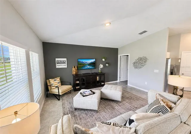 5th image of 1104 Tyler Loop, Winter Haven, FL 33884 | MLS# O6417325