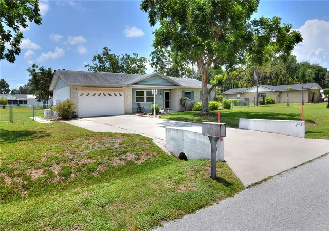 Photo 3 of Single family home for sale at 6739 Farris Dr, Lakeland, FL 33811 | MLS# L4962807 | Listing updated on 2026-09-25