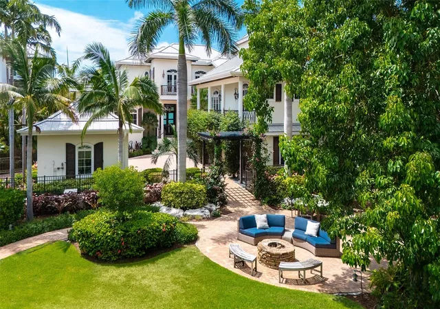 Photo 3 of Mansion for sale at 1435 Westway Dr, Sarasota, FL 34236 | MLS# A4697230 | Listing updated on 2026-09-02