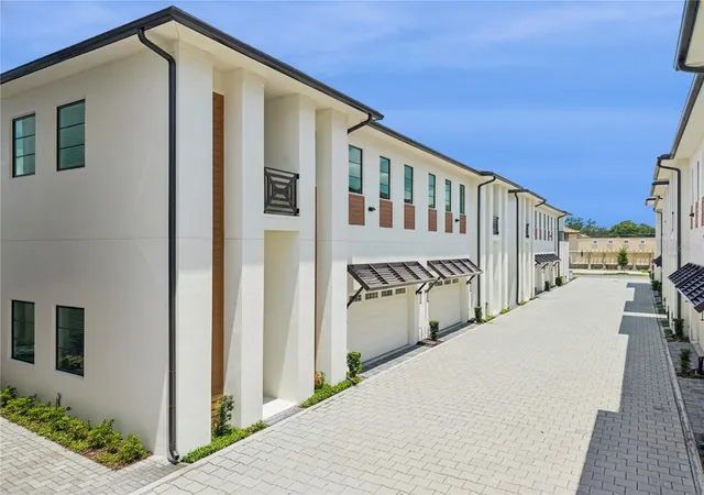 Photo 2 of Townhouse for sale at 512 W Swoope Ave, Winter Park, FL 32789 | MLS# O6417375 | Listing updated on 2026-10-05