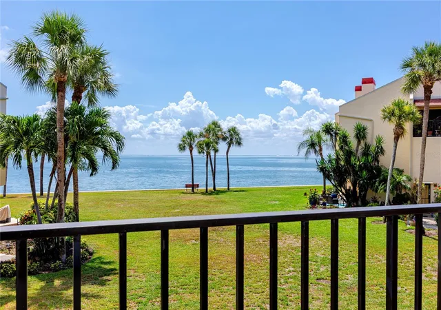 Photo 4 of Condo for sale at 7530 Sunshine Skyway Ln S #115, Saint Petersburg, FL 33711 | MLS# TB8519875 | Listing updated on 2026-10-16